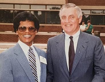 Patrick Mendis and Walter Mondale in 1986